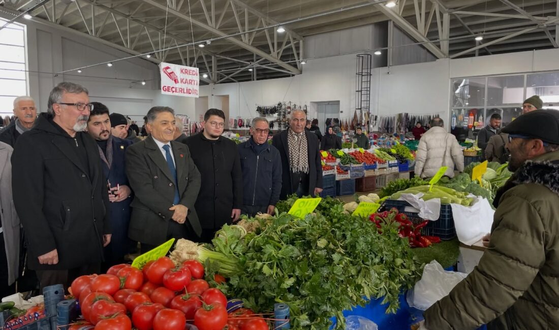 CHP Cumartesi Pazarı Ziyaret Etti Cumhuriyet Halk Partisi Erzincan İl Başkanlığı, Cumartesi Pazarı’nda tezgâh açan