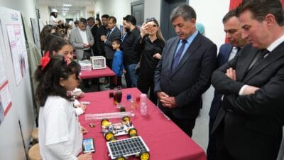 Erzincan’da Mehmetçik Ortaokulu tarafından hazırlanan TÜBİTAK 4006-B Bilim Fuarı, yoğun