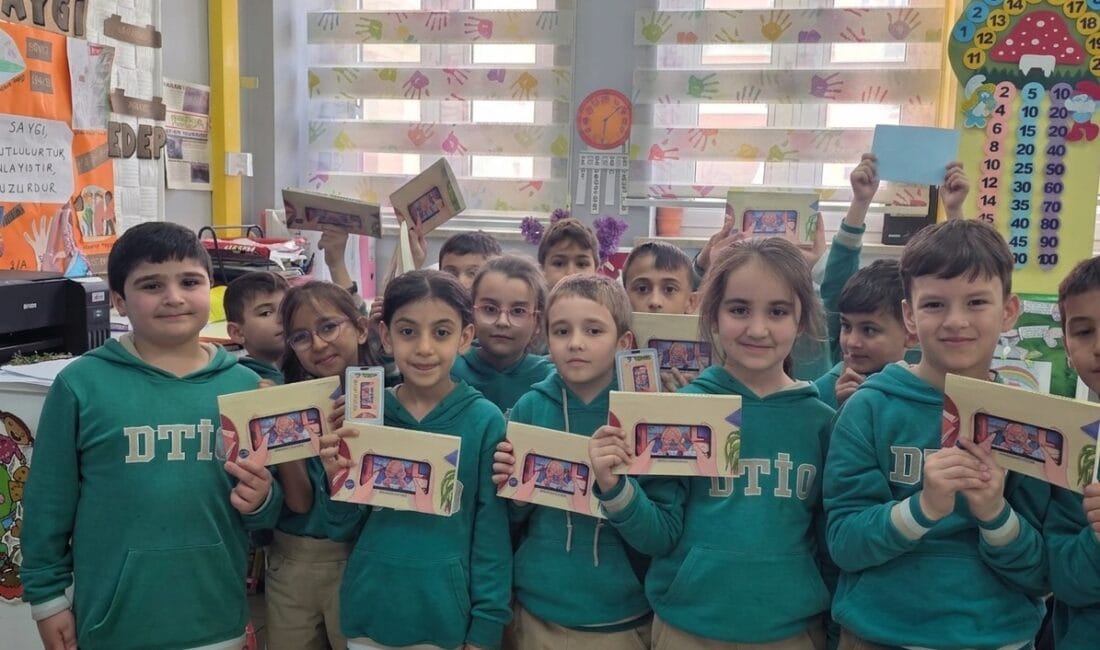 Öğrenciler Okudukları Kitapla Akranlarına mesaj gönderdiler.