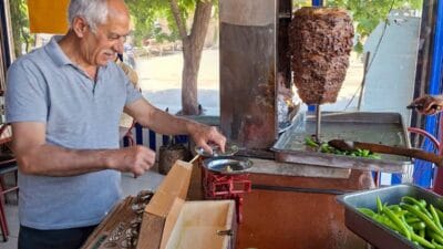 Erzincan Belediyesi Zabıta Müdürlüğü ekipleri, il genelindeki iş yerleri ve