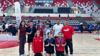 Çanakkale’de düzenlenen Sporcu Eğitim Merkezleri (SEM) Arası Türkiye Badminton Şampiyonası’nda