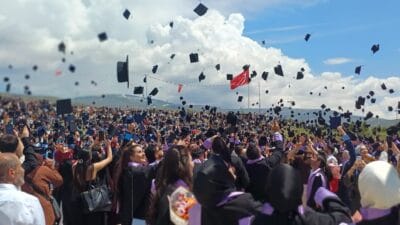 Erzincan Binali Yıldırım Üniversitesi (EBYÜ), 2025-2026 akademik yılı mezunlarını düzenlenen