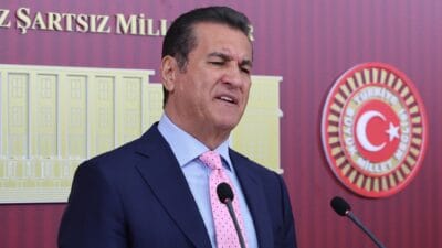 CHP Erzincan Milletvekili Mustafa Sarıgül, TBMM’de düzenlediği basın toplantısında siyasetin