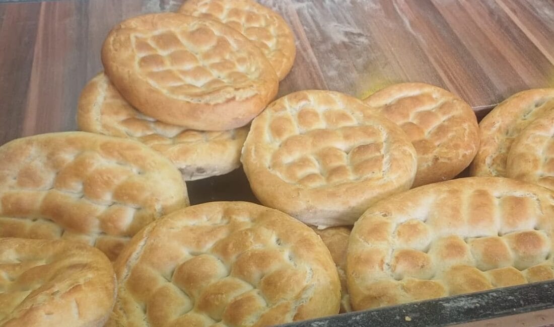 Erzincan’da Ekmek ve Simide Zam Erzincan'da ekmek ve simit fiyatlarına zam yapıldı. Girdi maliyetlerinde yaşanan
