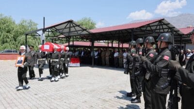 Kıbrıs Gazisi merhum Zeynal Güngör, Erzincan'ın Altınbaşak Beldesi Cemevi'nde düzenlenen