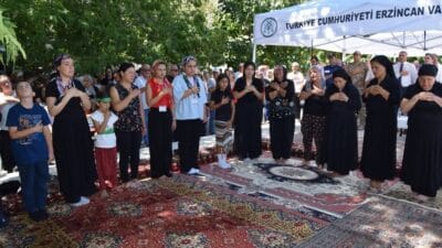 Erzincan'ın Kemaliye ilçesine bağlı Ocak Köyü'nde, Hıdır Abdal Sultan Ocağı