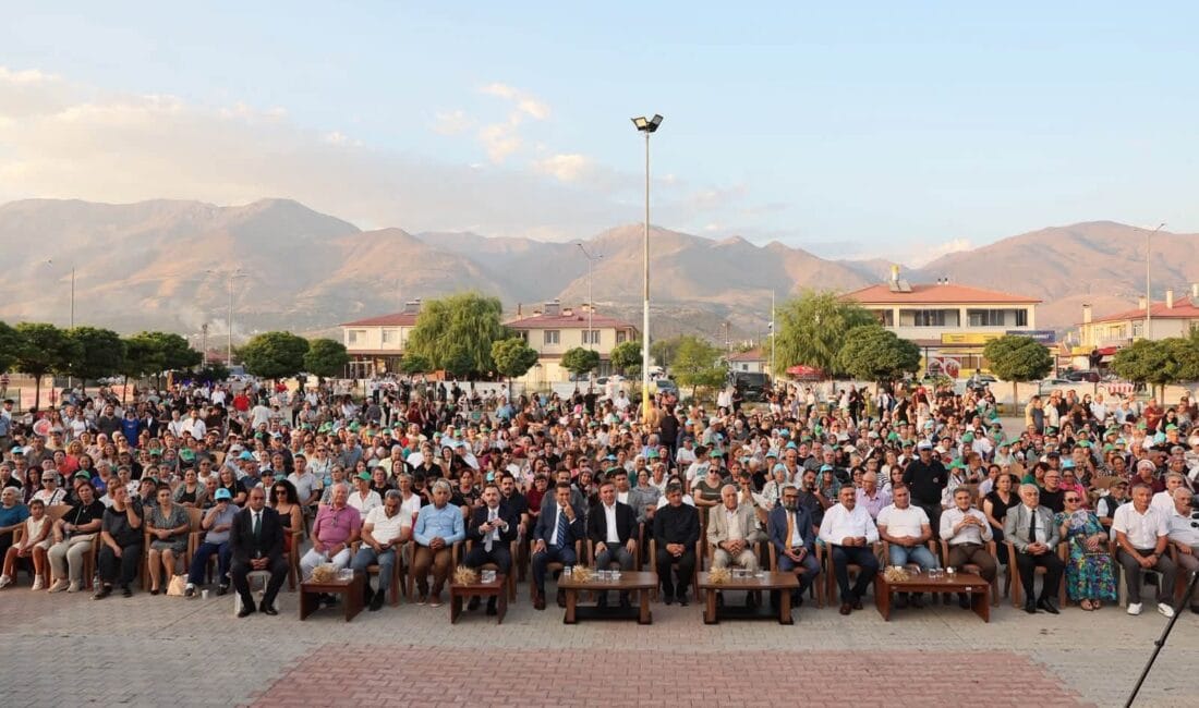 Altınbaşak’ta Festival Coşkusu Erzincan’ın Üzümlü ilçesine bağlı Altınbaşak beldesinde bu yıl ikincisi düzenlenen