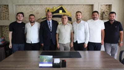 Erzincan Ticaret ve Sanayi Odası Başkan Adayı Süleyman Tan, beraberindeki