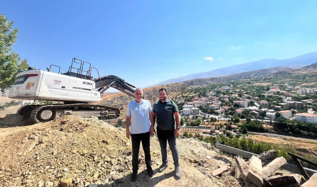 Erzincan’ın Kemah ilçesinde turizm potansiyelini artırması hedeflenen Bayraktepe Cam Teras