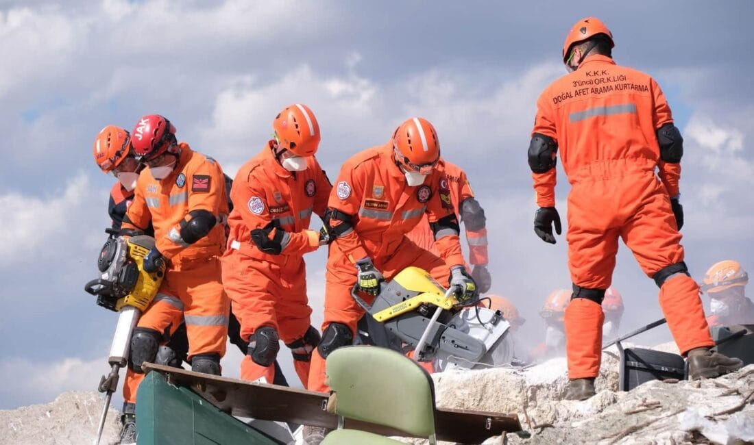 Erzincan’da 6,9’luk Deprem Tatbikatı Gerçeğini Aratmadı Erzincan’da olası deprem ve afetlere hazırlık amacıyla geniş kapsamlı tatbikat