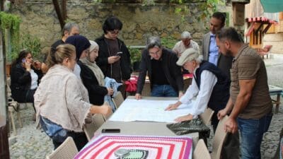 Kemaliye Kaymakamı Emirhan Arıkan, Apçağa Köyü’nü ziyaret ederek köyün genel