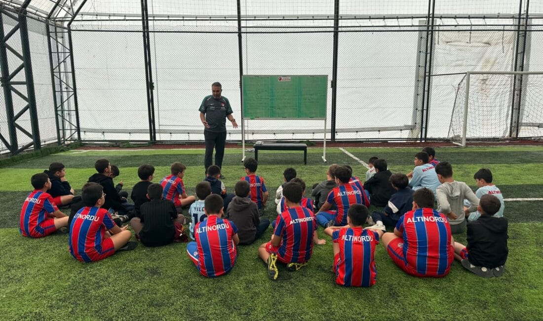 Altınordu Spor Okulu’nda Çocuklar ve Ailelere Yönelik Psikolojik Dayanıklılık Semineri Altınordu Erzincan Spor Okulu sporcuları ve ailelerine yönelik, çocukların sportif