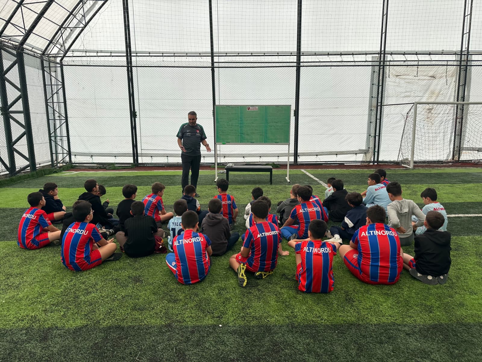 Altınordu Erzincan Spor Okulu sporcuları ve ailelerine yönelik, çocukların sportif